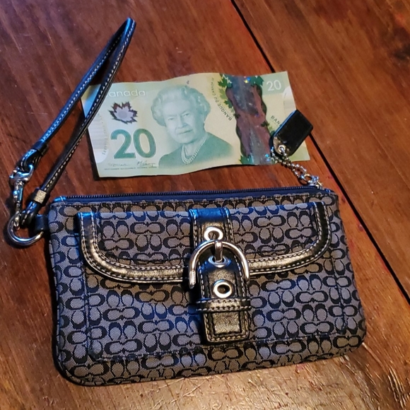 Large Coach wristlet - Picture 7 of 7